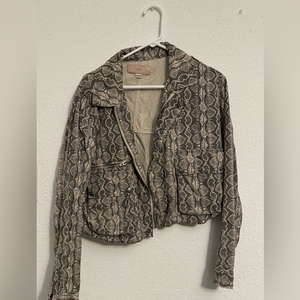 Rarely worn snakeskin jacket light weight